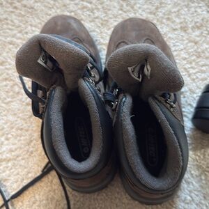 Excellent condition hiking boot